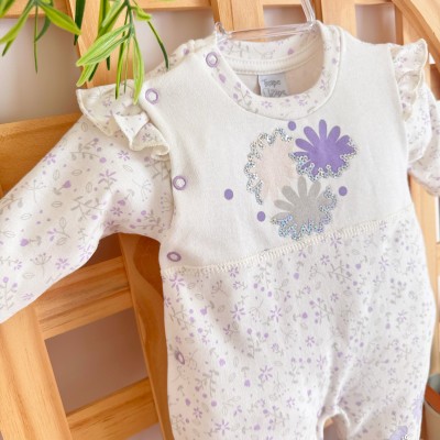 Macacão Malha Trape Zape - Flores com Paetê - Off White e Lilás